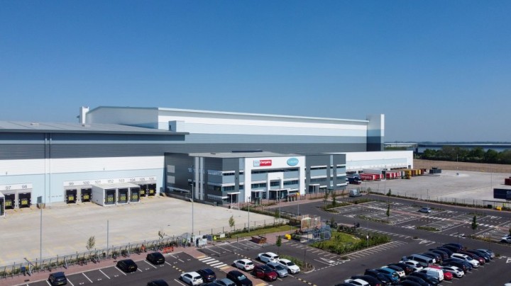 Home Bargains investierte 400 Millionen Pfund in den Bau eines brandneuen automatisierten Zentrums, um sein Ziel der Eröffnung von 1.000 Filialen zu erreichen
